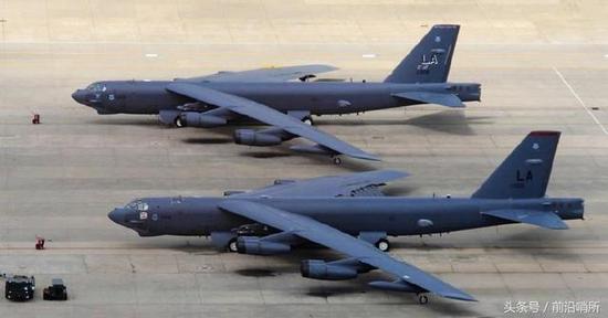 美军B-52轰炸机