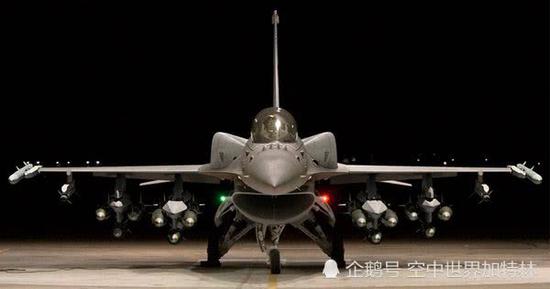 台空军在本地由现役F-16 Block20战斗机升级而成的F-16V战斗机