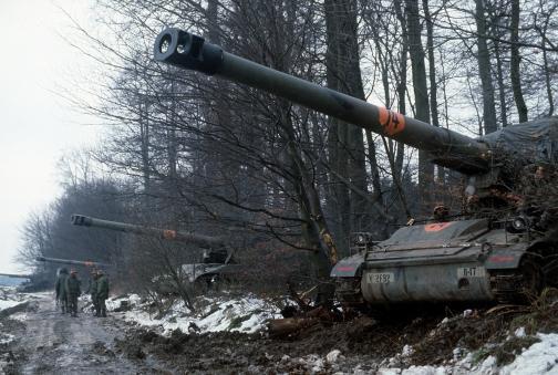 冷战期间的203毫米自行火炮是北约国家的防御利器，也是华约或者说苏军的重锤