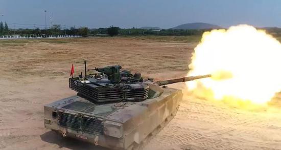 图为正在开火的泰国陆军VT-4坦克。