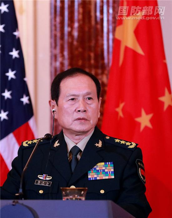 魏凤和出席第二轮中美外交安全对话共见记者活动,回答记者提问。李晓伟摄
