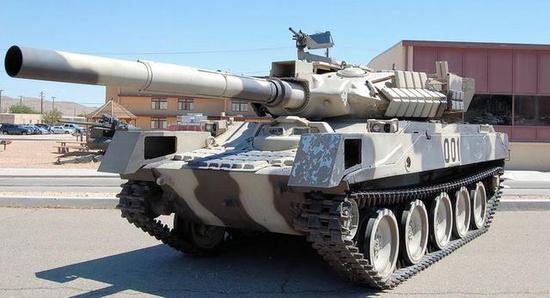 模拟T80的美军M551战车