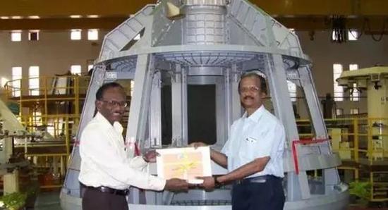 图为印度载人航天舱的首个结构模型，将来它要由GSLV.MK3进行发射。