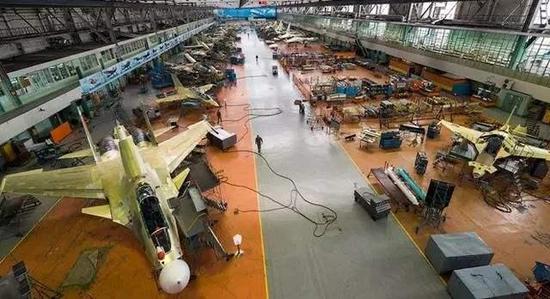 图为印度斯坦航空公司厂房