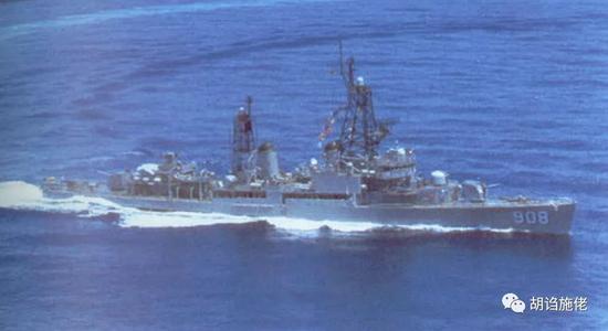 ▲ 美军末期的“贵阳”和改进后的“贵阳”舰，可见桅杆的变化是极其巨大的