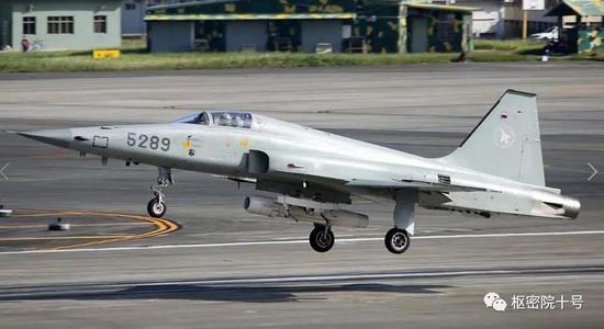 台空军坠机 b522-knvsnuf2582980.jpg