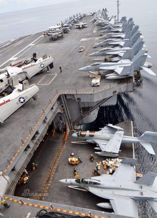 中国弹射型航母升降机或比辽宁舰多1座 载机数