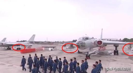 轰-6某型挂载空射型鹰击-12反舰导弹