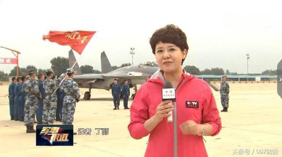 央视记者报道“先锋大队”新飞入列仪式