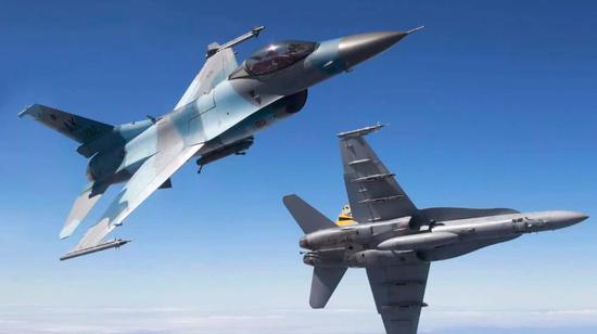 F-16戰斗機推比比F-18優勢并不大,但是空戰卻一邊倒