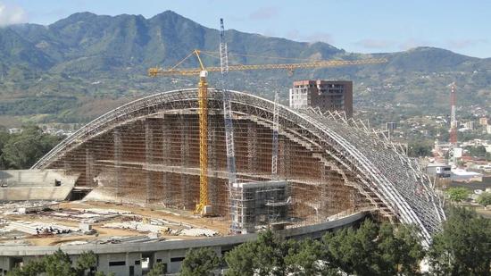 哥斯达黎加国家体育场施工现场(图源:中南建筑设计院股份有限公司)