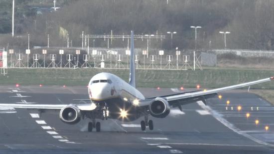 中国客机遇险起落架折断 罪魁祸首曾差点害死