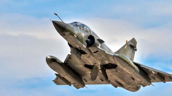我军歼11机动性远不及歼10 滚转角速度仅为歼