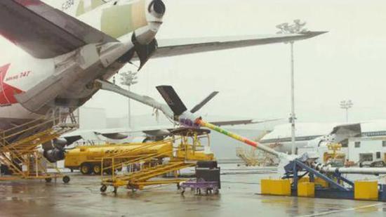 那么KC-747原型机是如何落入伊朗手中的呢?