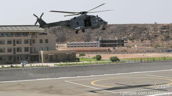 图片:欧盟海军的NH-90降落在我吉布提保障基地