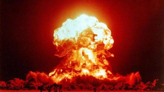 我军耗12年造反导大炮 全重200吨把核弹射上8万米高空