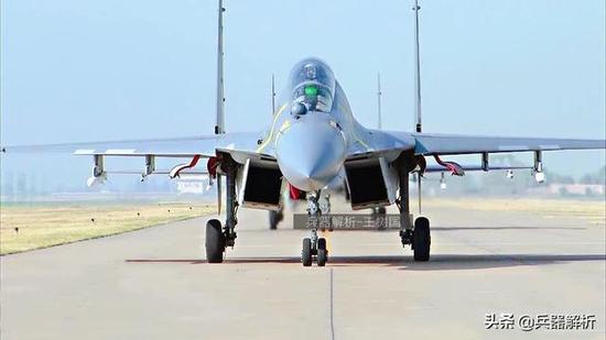 我军歼16战机将完全取代歼轰7 航程比苏30提