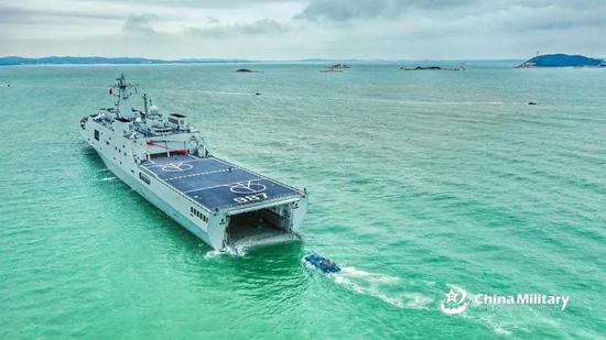 张召忠评075两栖攻击舰海试:对中国海军有这些意义