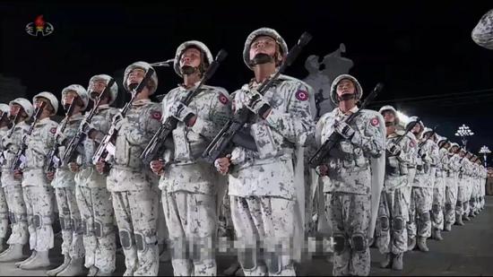 朝鲜阅兵新"弹筒"步枪啥来头？