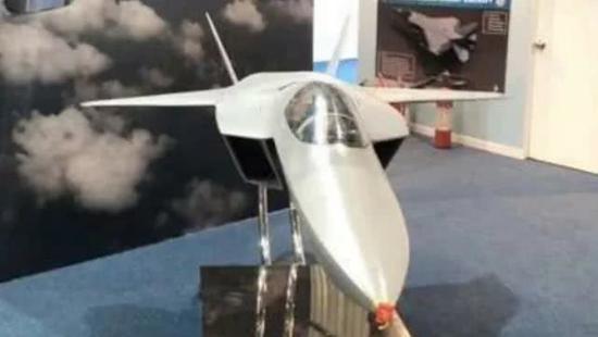 印度最新推出的隐身战机模型
