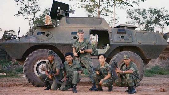 图为泰国陆军现役的V-100“突击队员”轮式装甲运输车,已服役了超过40年。