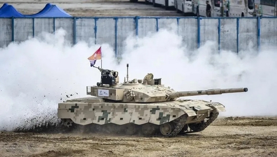 "东非PLA"坦桑尼亚举行阅兵式 中国VT-2坦克首亮相