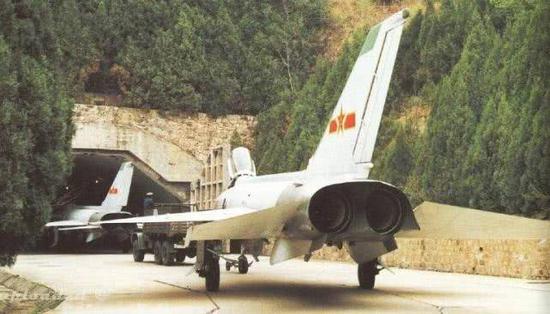 图片:中国空军的山中洞库。