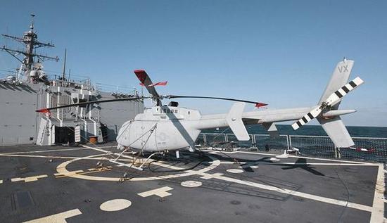 图为在伯克级驱逐舰上部署的MQ-8C无人机