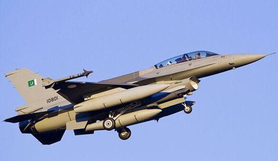 就拿巴基斯坦2006年所购买的F-16C来说，便是该飞机坟场中扒拉出来的翻新货。