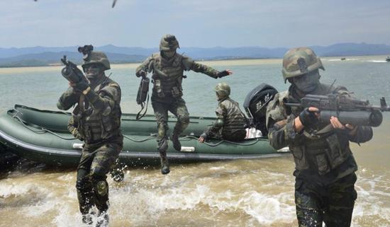 朝鲜阅兵新"弹筒"步枪啥来头？