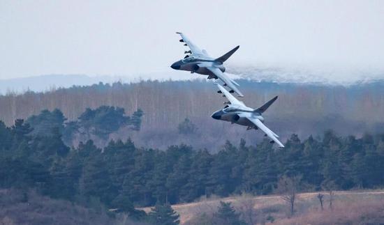 ���Ƿɱ�ս����˫����ӵͿճ���