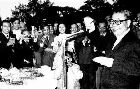 1976年,时任“行政院长”的蒋经国。
