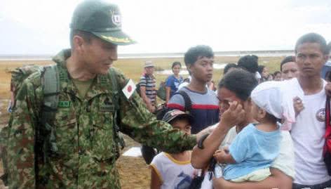 日本自卫队在菲律宾援助难民资料图。