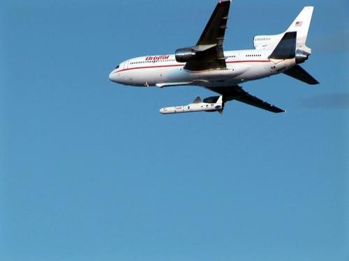 L-1011飞机投射“飞马座XL”空射运载火箭