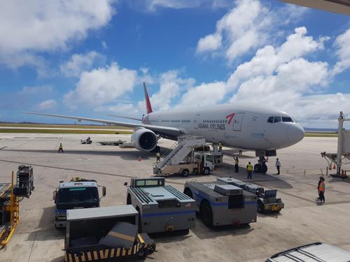 10月28日，一架韩亚航空客机在塞班国际机场降落 韩联社 图