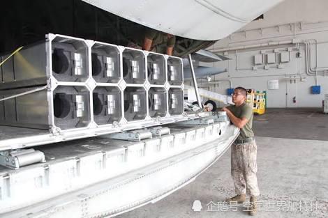 备尾门发射的AGM-176狮鹫空地导弹