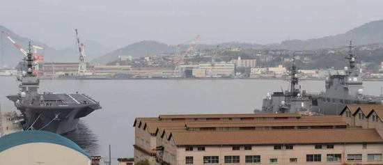 “出云”级(左)与“日向”级(右)均为燃气轮机动力,航速在30节以上