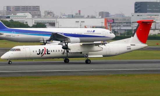 图为日本JAL航空的“冲-8”支线客机，该机常运转于冲绳等地的离岛航线。