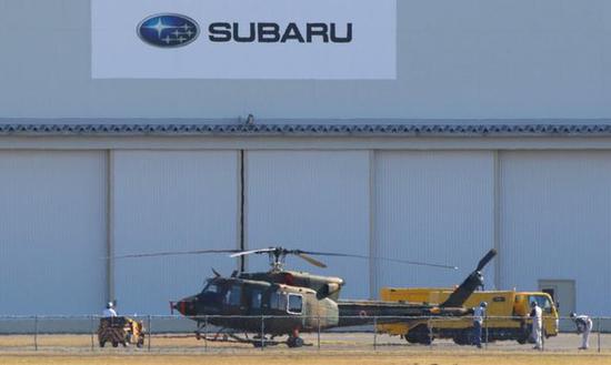 图为出现在斯巴鲁（原富士重工）厂房外滑行道上的UH-X直升机。