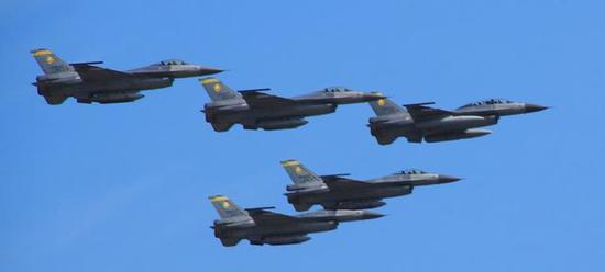 （142架规模的F-16机队毫无疑问的是对岸空中力量的核心组成部分）