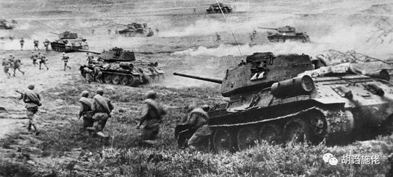 ▲ 在苏军的哲学里，消灭坦克排的不是自己的坦克排，而是坦克连