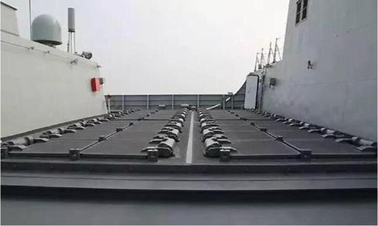 中国在055型驱逐舰以及之前052D型驱逐舰建造过程中体现出来的造舰能力恐怕没有第二个国家可以做到,两舰同时下水更是体现了北京无与伦比的造舰能力和远洋投送愿望,我们也希望有天中国的海军舰队可以在世界海洋任意游弋。055型驱逐舰最强的部分还是要说它的垂直发射系统,055型驱逐舰有112个垂直发射管,是现在052D型驱逐舰的两倍,而且比美国任何一款巡洋舰,驱逐舰的发射管也都要多。这112个垂直发射管既可以发射防空导弹,阻预敌方来袭导弹,也可以发射类似于美国战斧导弹这种远程对地攻击导弹。055型驱逐舰可