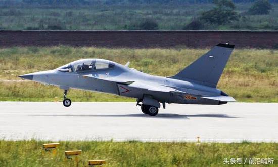 我军列装教练10仅培养舰载飞行员?歼20飞行员也靠它