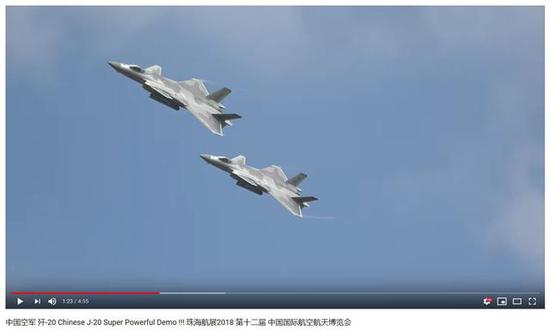 图为本届航展公众日首日，日本军机摄影爱好者拍下的歼-20表演4K高分辨率视频截图。
