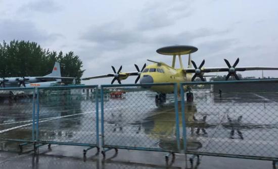 加装了空中受油管的空警500,可以看到机体并不算大