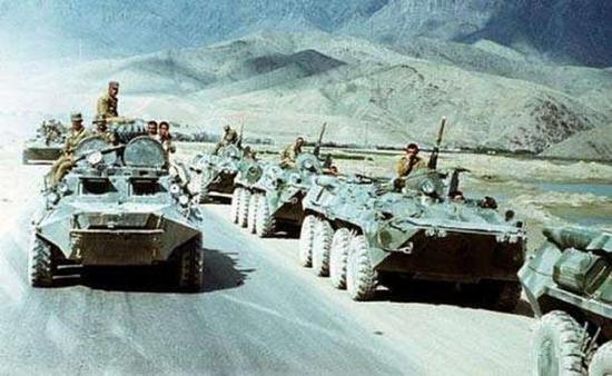 在阿富汗的俄国装甲战车