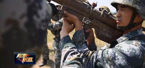 解放军合成营配啥防空导弹?连冷漠的它都不放