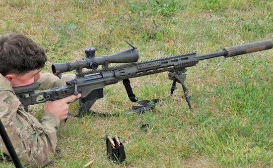 图为美国陆军M2010手动狙击步枪，其各种设计的核心就是要保证精度。