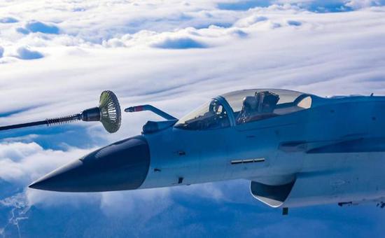 我军歼10C将承担类似美军F-16任务 配合歼20
