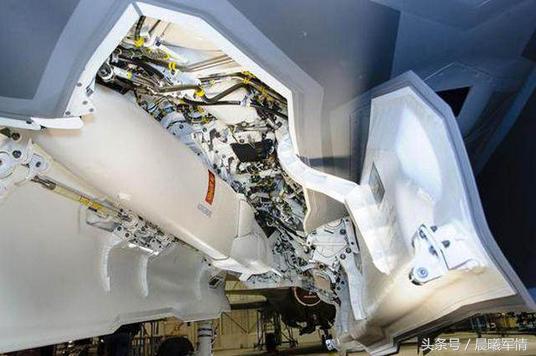 F35内置弹舱可以携带远程对地巡航导弹